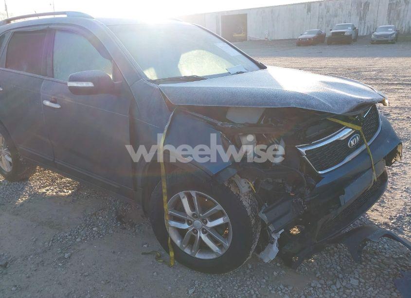 2015 Kia Sorento LX (VIN 5XYKT3A6XFG589467) main photo