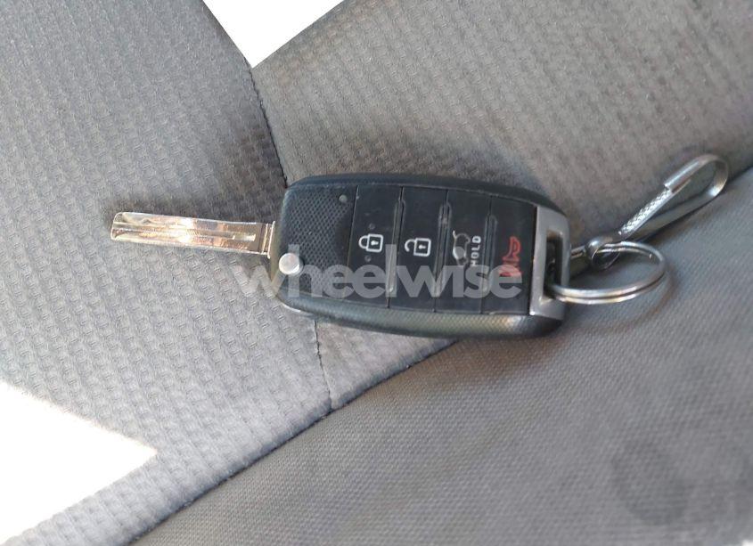 Photo 11 of 2015 Kia Sorento LX (VIN 5XYKT3A6XFG589467)