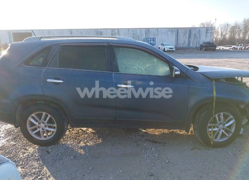Photo 13 of 2015 Kia Sorento LX (VIN 5XYKT3A6XFG589467)