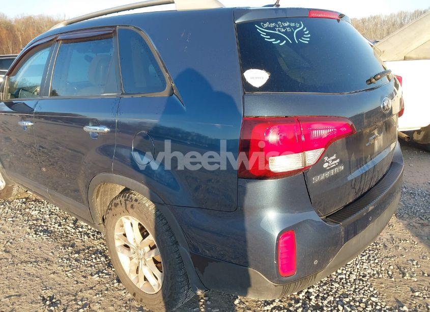 Photo 3 of 2015 Kia Sorento LX (VIN 5XYKT3A6XFG589467)