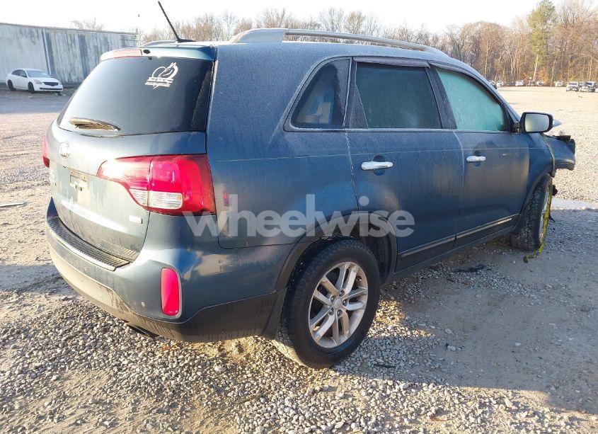 Photo 4 of 2015 Kia Sorento LX (VIN 5XYKT3A6XFG589467)