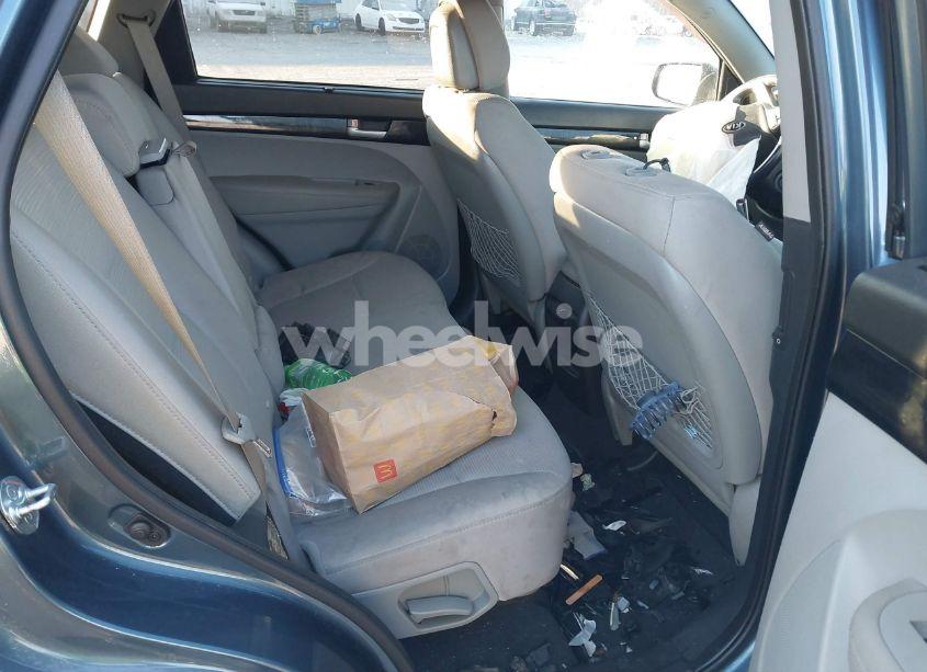 Photo 8 of 2015 Kia Sorento LX (VIN 5XYKT3A6XFG589467)