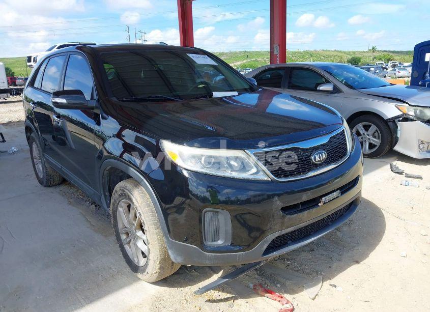 2015 Kia Sorento LX (VIN 5XYKT3A6XFG607210) main photo