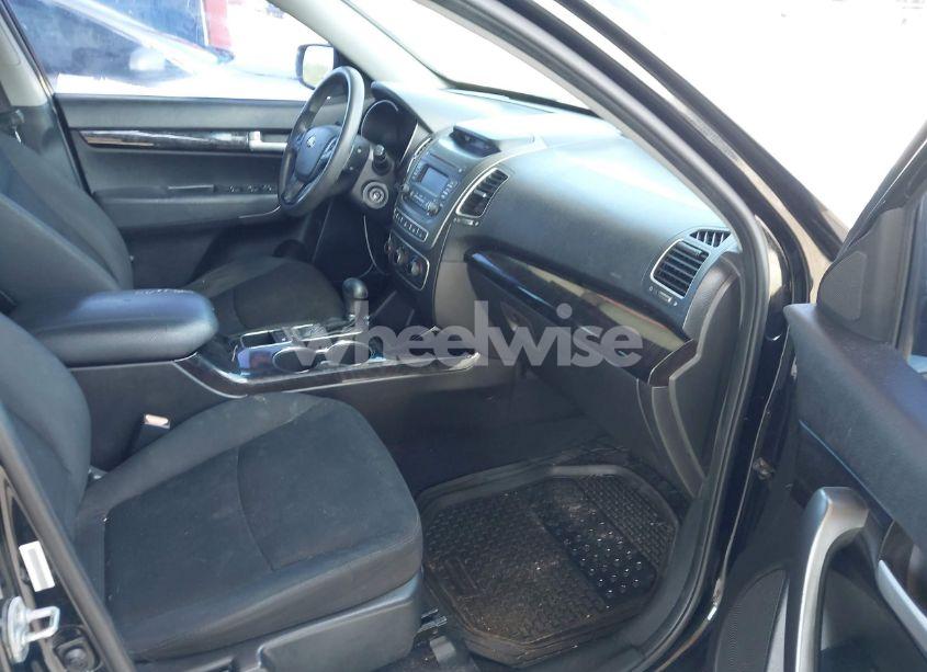 Photo 5 of 2015 Kia Sorento LX (VIN 5XYKT3A6XFG607210)