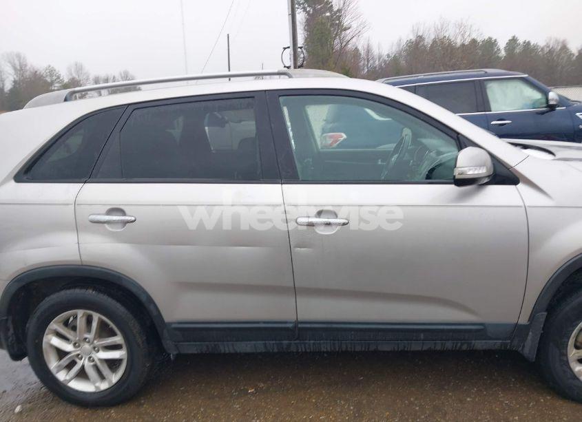 Photo 13 of 2015 Kia Sorento LX (VIN 5XYKT3A6XFG622810)