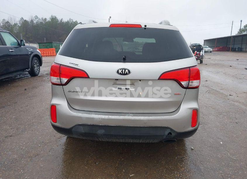 Photo 16 of 2015 Kia Sorento LX (VIN 5XYKT3A6XFG622810)