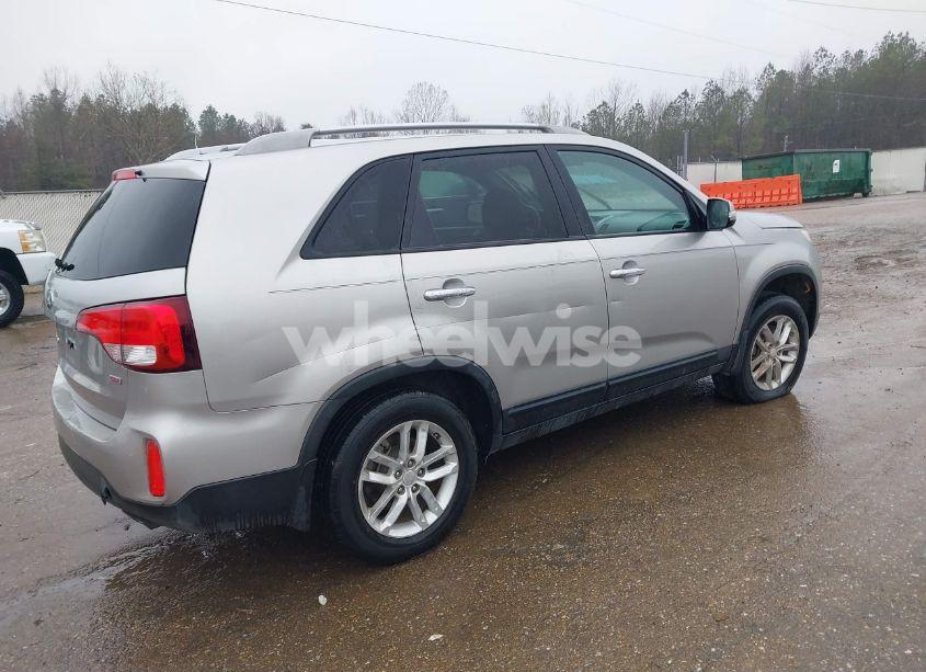 Photo 4 of 2015 Kia Sorento LX (VIN 5XYKT3A6XFG622810)
