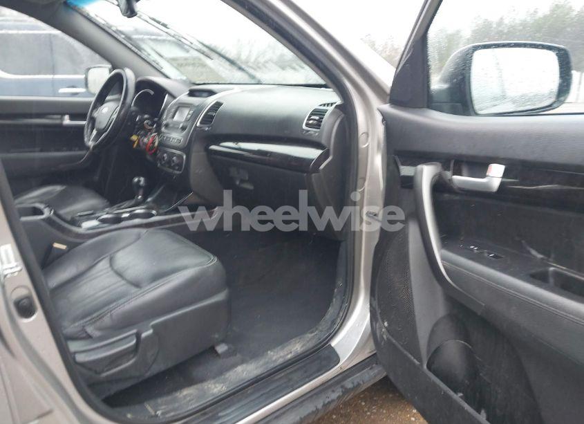 Photo 5 of 2015 Kia Sorento LX (VIN 5XYKT3A6XFG622810)