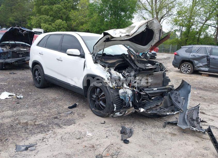 2015 Kia Sorento LX (VIN 5XYKT3A6XFG626047) main photo