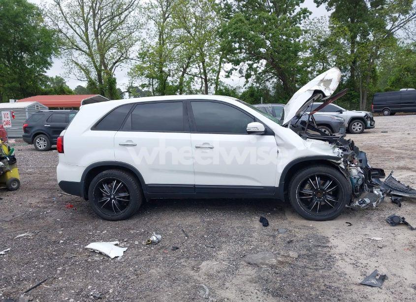 Photo 13 of 2015 Kia Sorento LX (VIN 5XYKT3A6XFG626047)