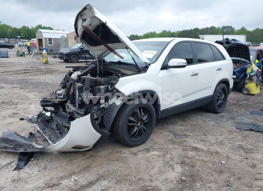 Photo 2 of 2015 Kia Sorento LX (VIN 5XYKT3A6XFG626047)