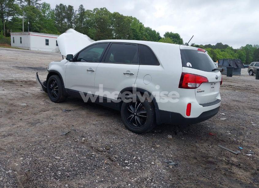 Photo 3 of 2015 Kia Sorento LX (VIN 5XYKT3A6XFG626047)
