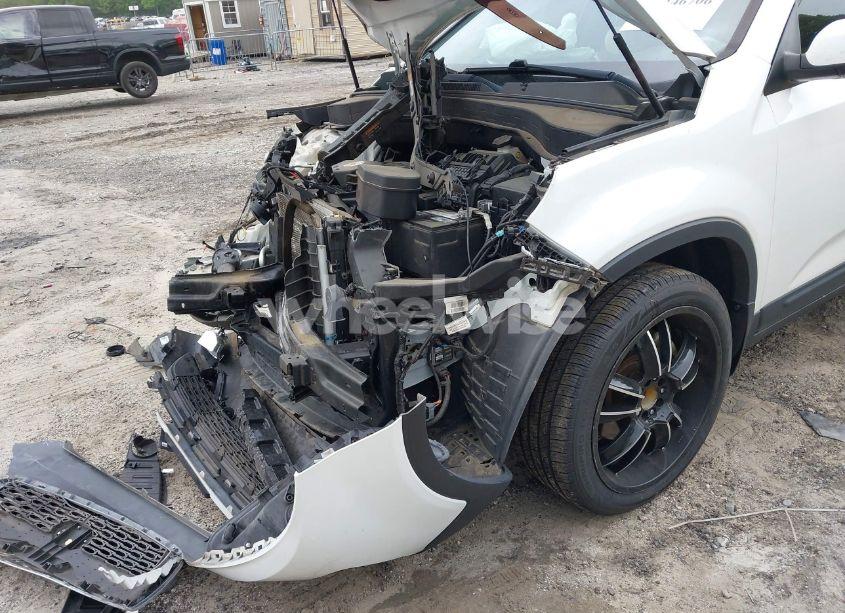 Photo 6 of 2015 Kia Sorento LX (VIN 5XYKT3A6XFG626047)