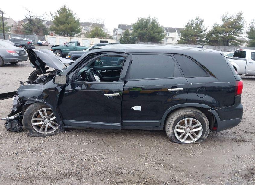 Photo 14 of 2015 Kia Sorento LX (VIN 5XYKT3A6XFG627957)