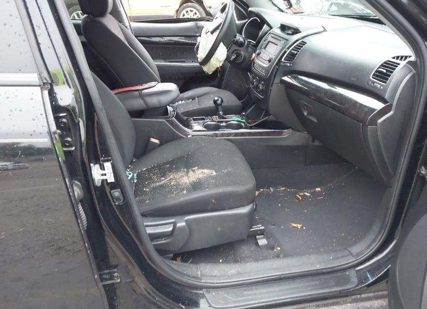 Photo 5 of 2015 Kia Sorento LX (VIN 5XYKT3A6XFG627957)