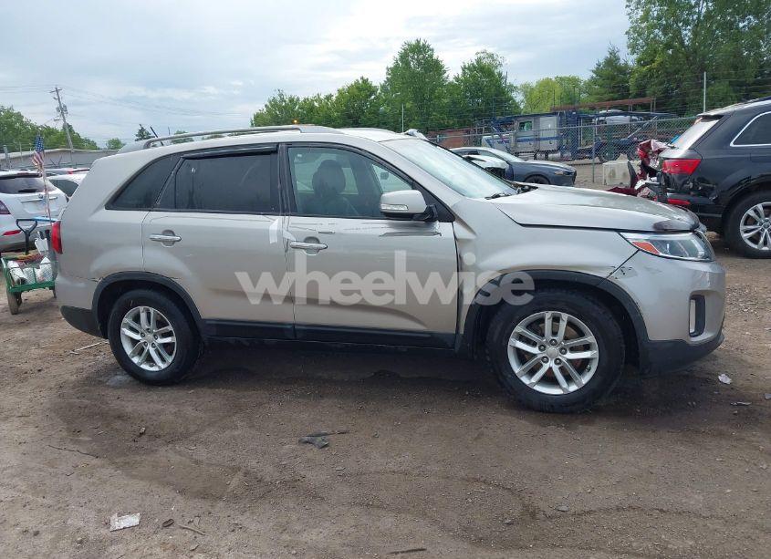 Photo 13 of 2015 Kia Sorento LX (VIN 5XYKT3A6XFG635525)
