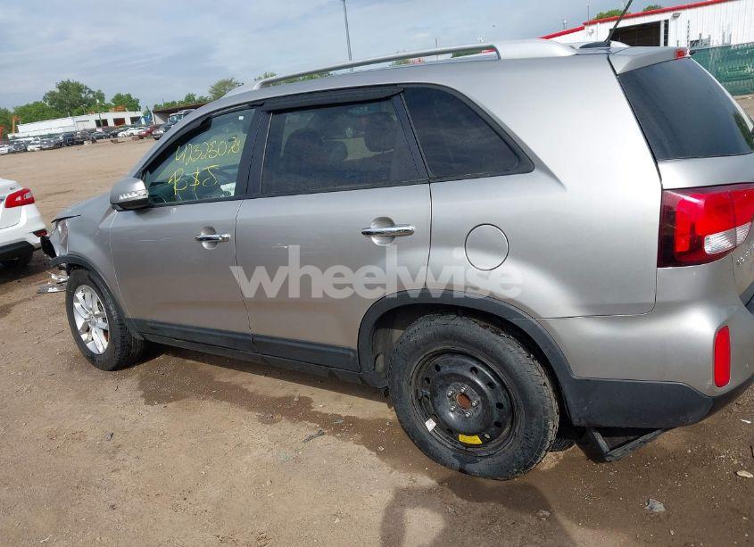 Photo 14 of 2015 Kia Sorento LX (VIN 5XYKT3A6XFG635525)