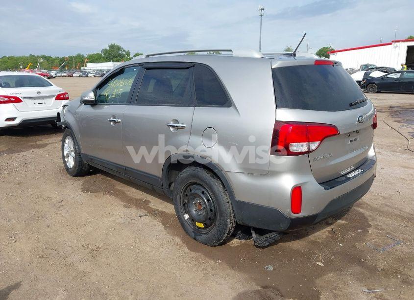 Photo 3 of 2015 Kia Sorento LX (VIN 5XYKT3A6XFG635525)
