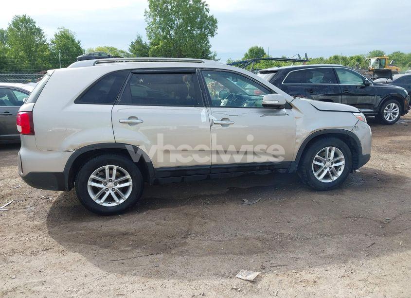 Photo 6 of 2015 Kia Sorento LX (VIN 5XYKT3A6XFG635525)