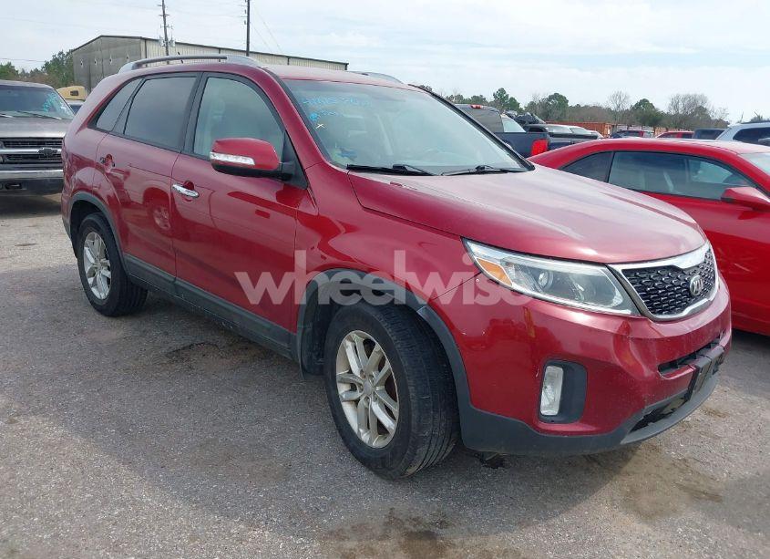 2015 Kia Sorento LX (VIN 5XYKT3A6XFG641275) main photo