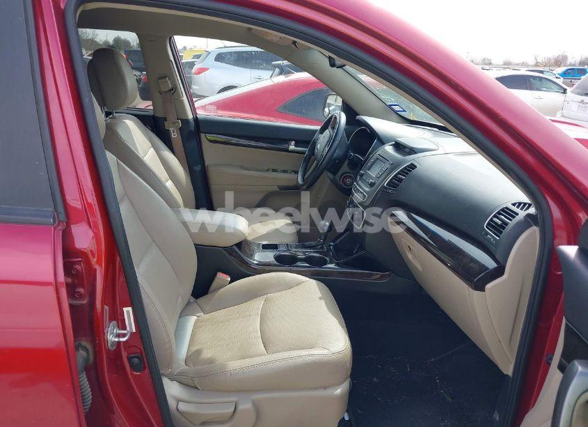 Photo 5 of 2015 Kia Sorento LX (VIN 5XYKT3A6XFG641275)