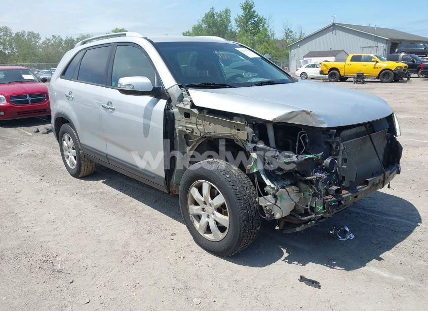 2011 Kia Sorento LX (VIN 5XYKT4A10BG090651) main photo