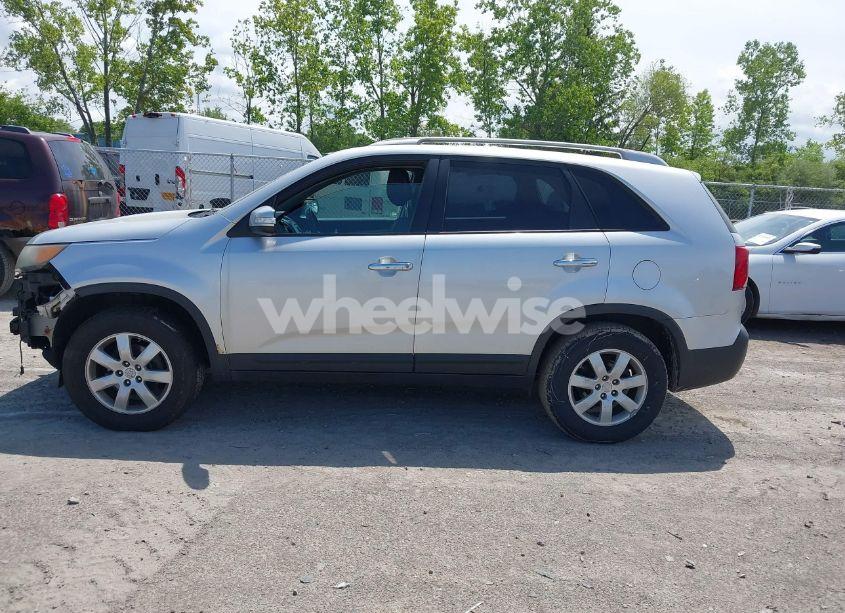 Photo 15 of 2011 Kia Sorento LX (VIN 5XYKT4A10BG090651)