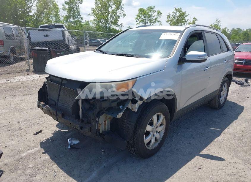 Photo 2 of 2011 Kia Sorento LX (VIN 5XYKT4A10BG090651)