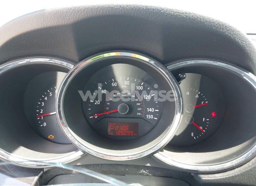 Photo 7 of 2011 Kia Sorento LX (VIN 5XYKT4A10BG090651)