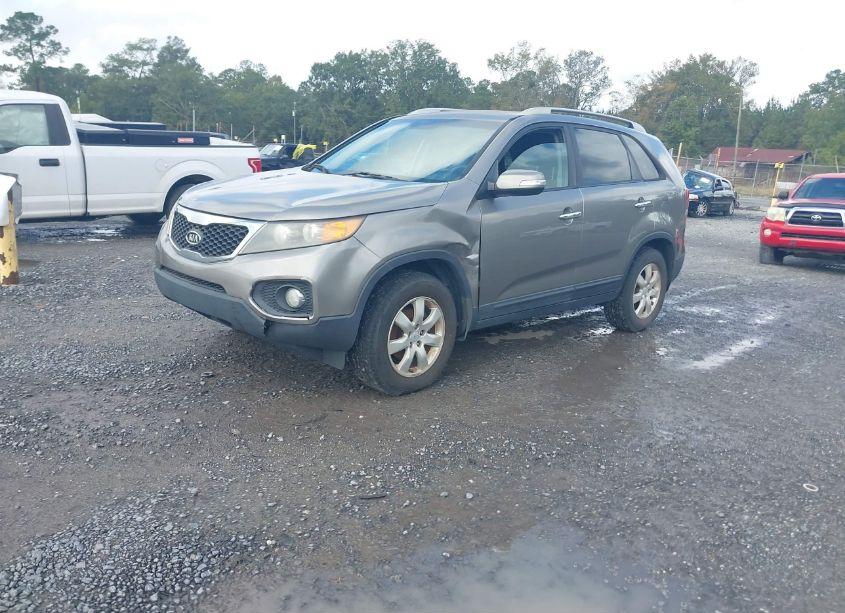 Photo 2 of 2011 Kia Sorento LX (VIN 5XYKT4A10BG155000)
