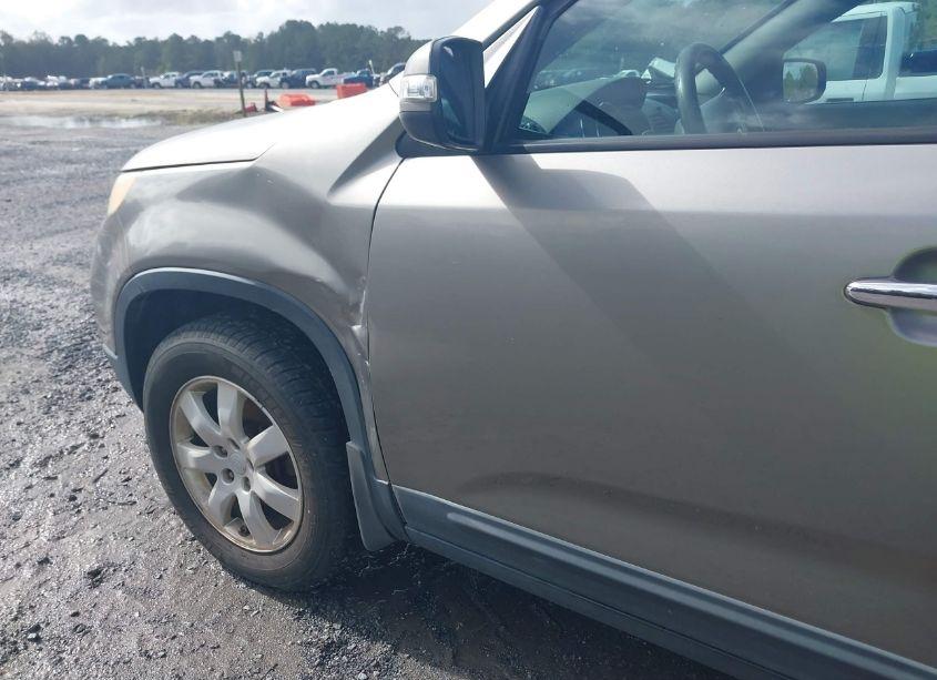 Photo 6 of 2011 Kia Sorento LX (VIN 5XYKT4A10BG155000)