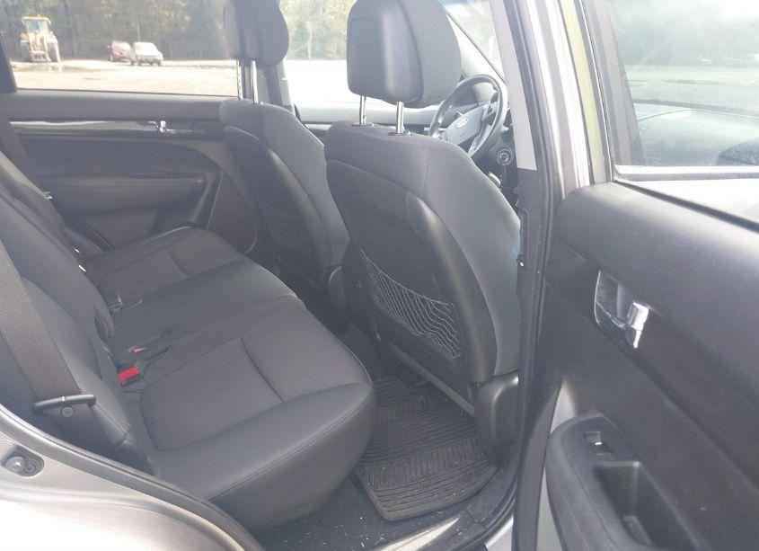 Photo 8 of 2011 Kia Sorento LX (VIN 5XYKT4A10BG155000)