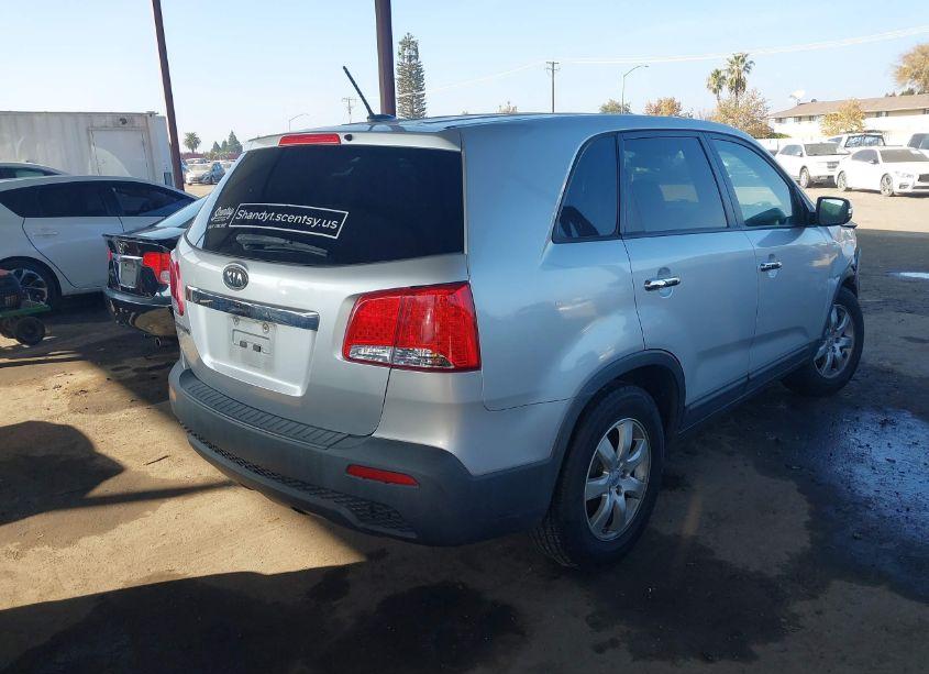 Photo 4 of 2012 Kia Sorento LX (VIN 5XYKT4A11CG275647)