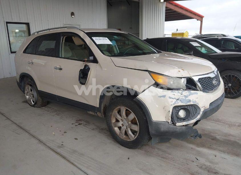 2011 Kia Sorento LX (VIN 5XYKT4A12BG094927) main photo
