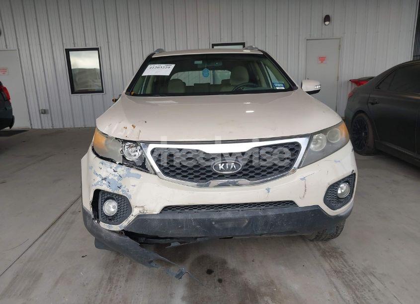 Photo 12 of 2011 Kia Sorento LX (VIN 5XYKT4A12BG094927)