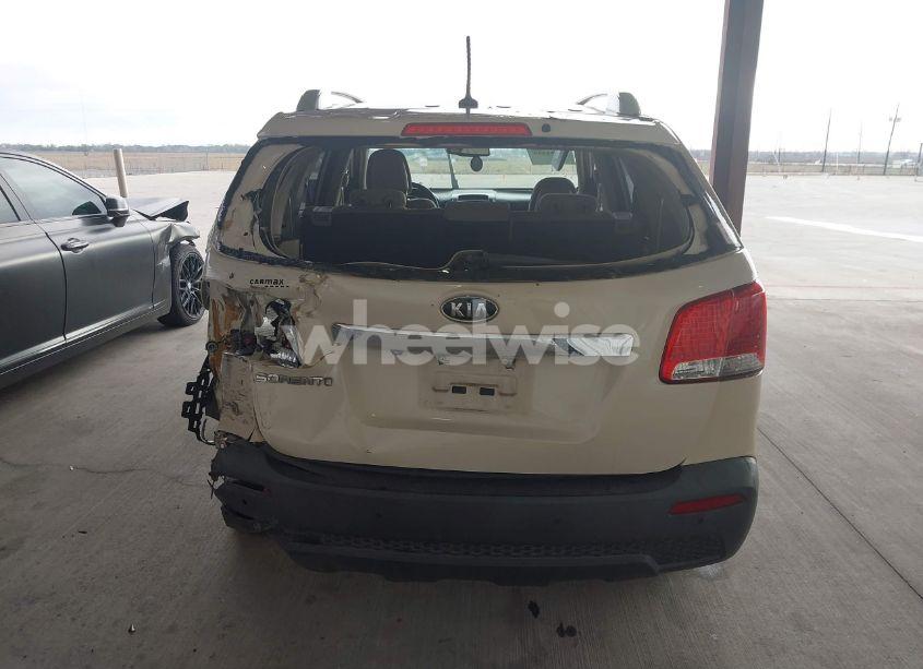 Photo 16 of 2011 Kia Sorento LX (VIN 5XYKT4A12BG094927)