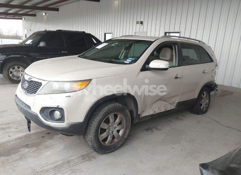Photo 2 of 2011 Kia Sorento LX (VIN 5XYKT4A12BG094927)