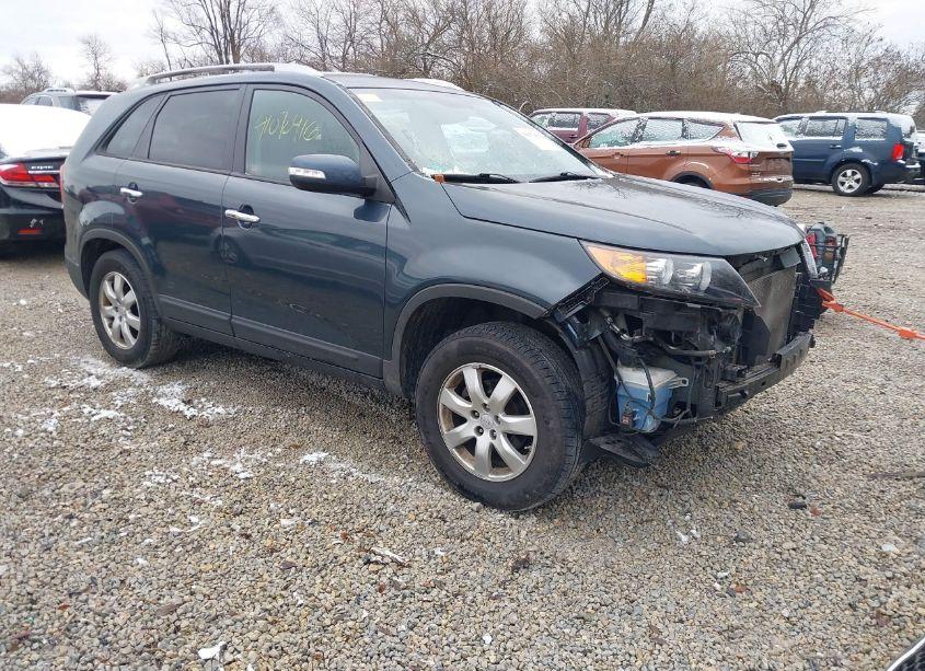 2011 Kia Sorento LX (VIN 5XYKT4A12BG106994) main photo