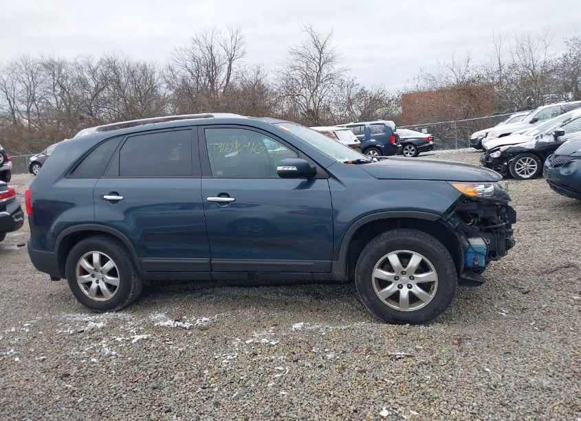 Photo 14 of 2011 Kia Sorento LX (VIN 5XYKT4A12BG106994)