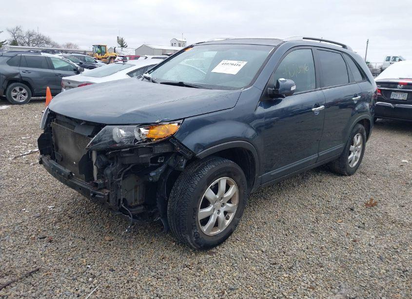 Photo 2 of 2011 Kia Sorento LX (VIN 5XYKT4A12BG106994)