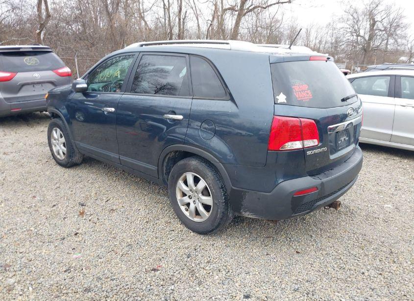 Photo 3 of 2011 Kia Sorento LX (VIN 5XYKT4A12BG106994)