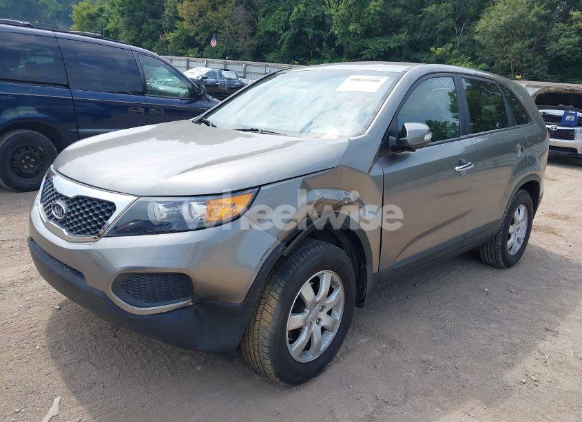 Photo 2 of 2012 Kia Sorento LX (VIN 5XYKT4A12CG248375)