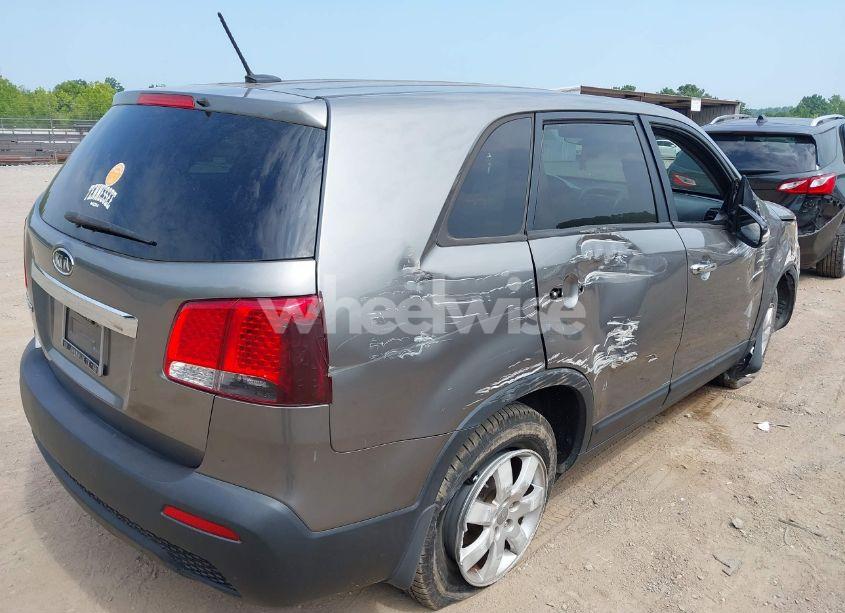 Photo 4 of 2012 Kia Sorento LX (VIN 5XYKT4A12CG248375)