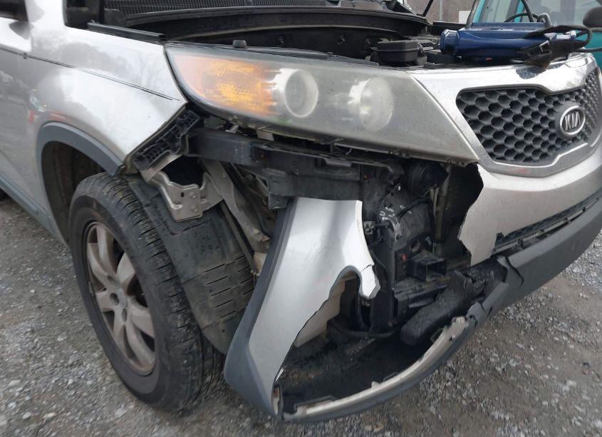 Photo 6 of 2013 Kia Sorento LX (VIN 5XYKT4A12DG328647)