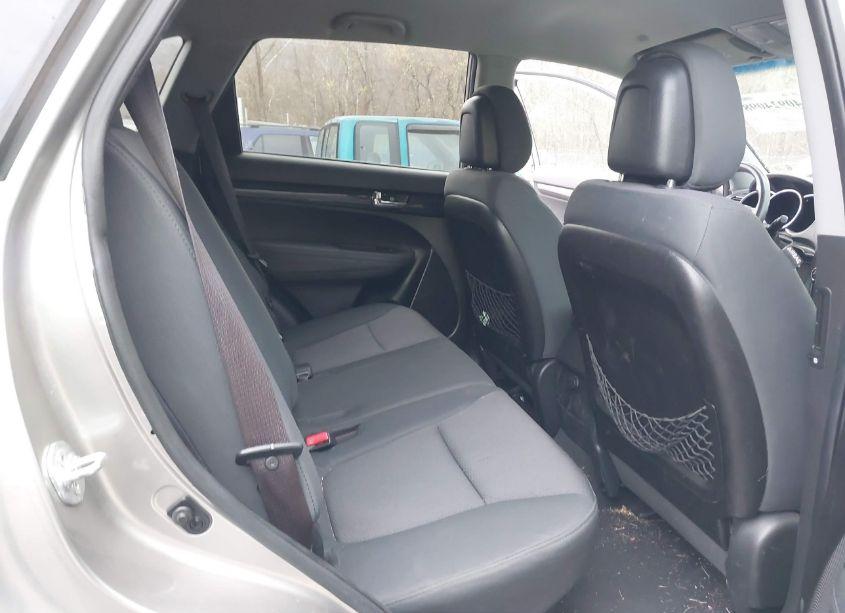 Photo 8 of 2013 Kia Sorento LX (VIN 5XYKT4A12DG328647)