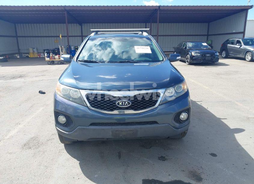 Photo 12 of 2011 Kia Sorento LX (VIN 5XYKT4A13BG036454)