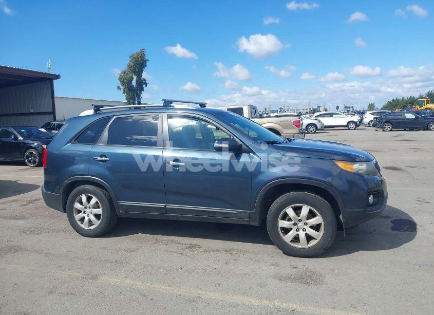 Photo 13 of 2011 Kia Sorento LX (VIN 5XYKT4A13BG036454)