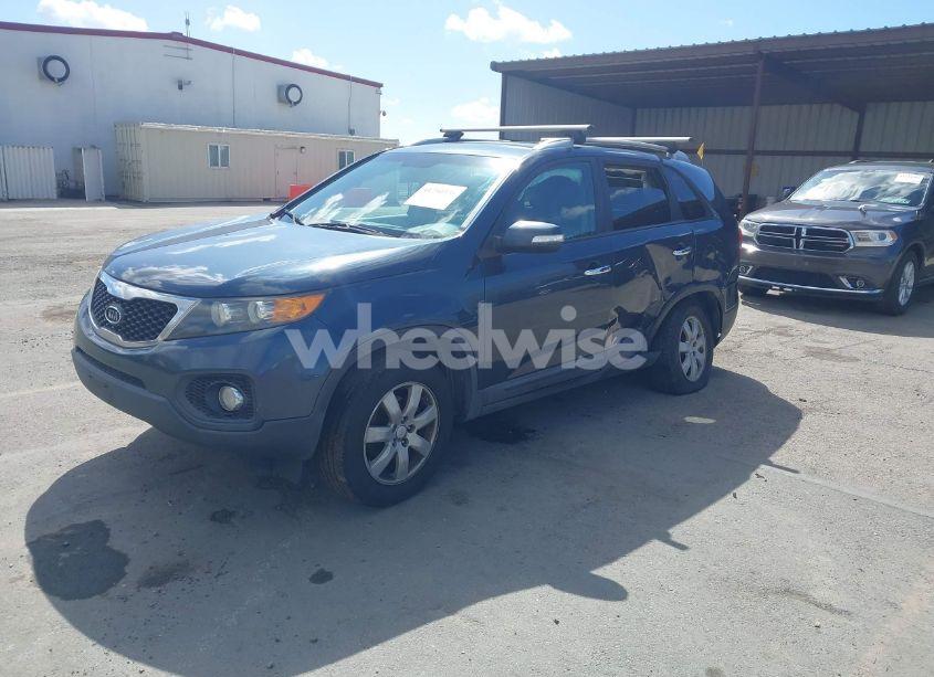 Photo 2 of 2011 Kia Sorento LX (VIN 5XYKT4A13BG036454)