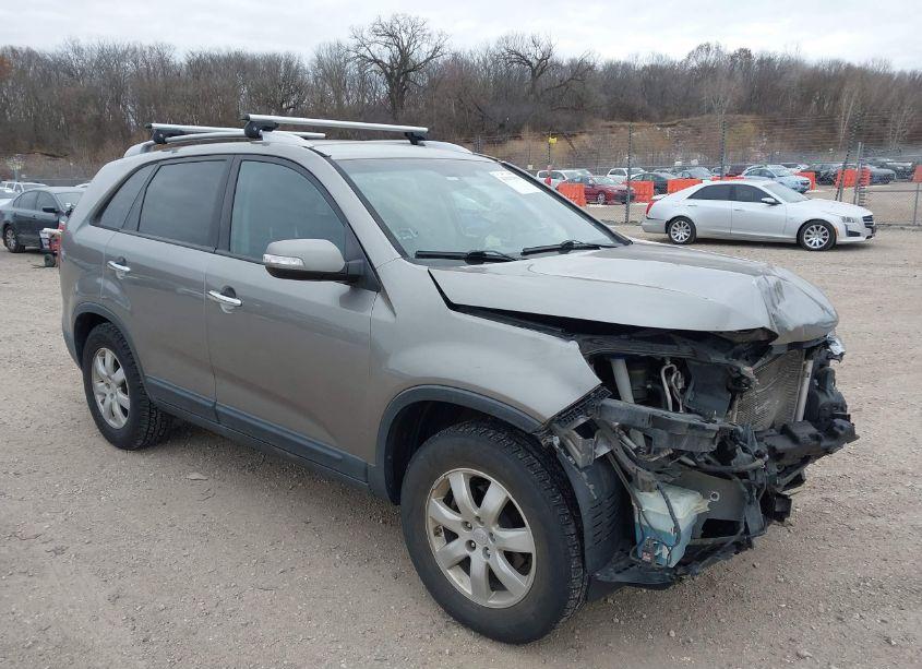 2011 Kia Sorento LX (VIN 5XYKT4A13BG157727) main photo