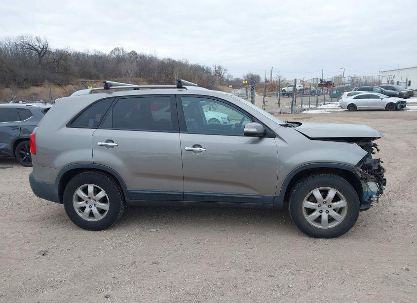 Photo 13 of 2011 Kia Sorento LX (VIN 5XYKT4A13BG157727)